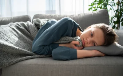 Fatigue chronique et hyperthyroïdie : causes, symptômes associés et prise en charge naturelle